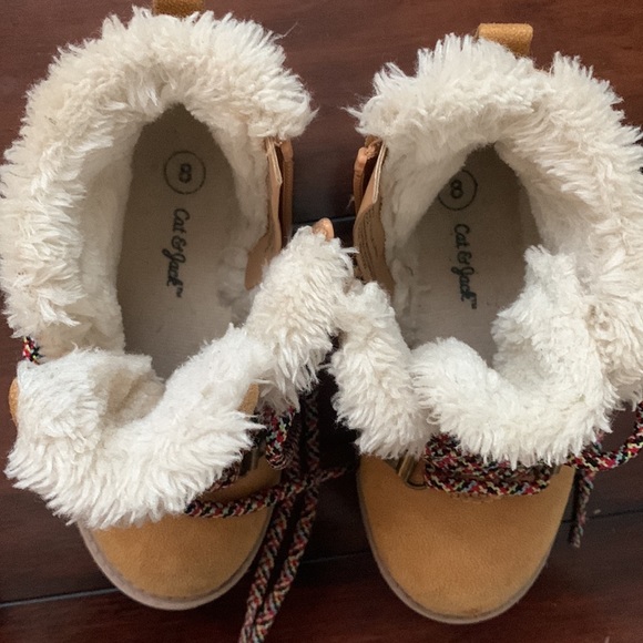 3/30$ BUNDLE SALE! 
Gently used Cat & Jack winter boot. Size 8 - Picture 7 of 7